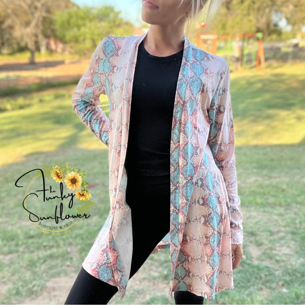 C̺͆L̺͆E̺͆A̺͆R̺͆A̺͆N̺͆C̺͆E̺͆  Pink Snake Skin Cardigan